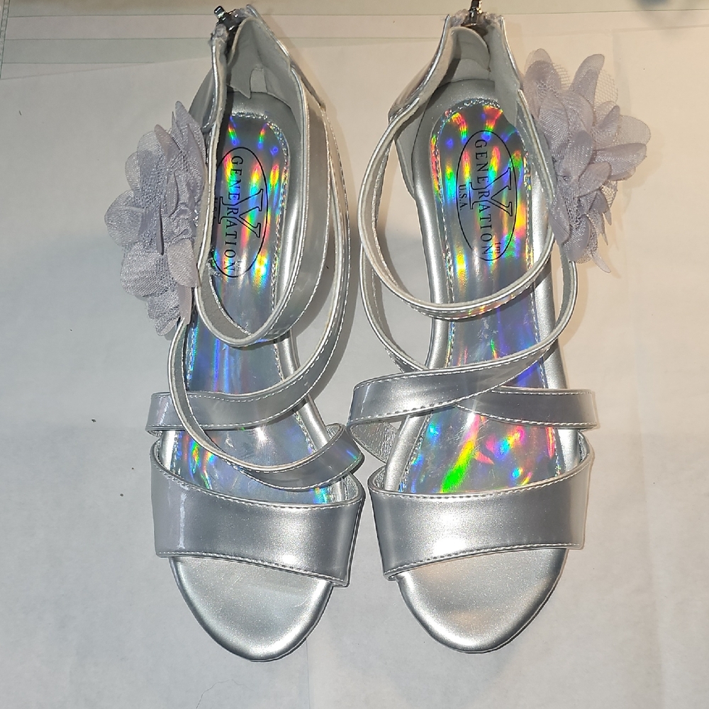 GENERATION Y Silver Women's Sandals NWOT